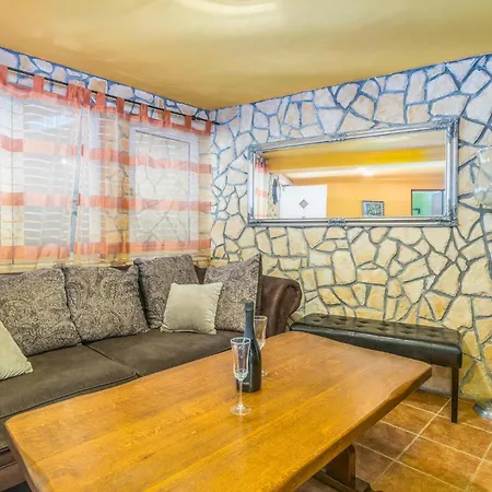 Feriehus Lovely In With Heated Swimming Pool *
