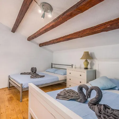 Lovely In With Heated Swimming Pool Feriehus