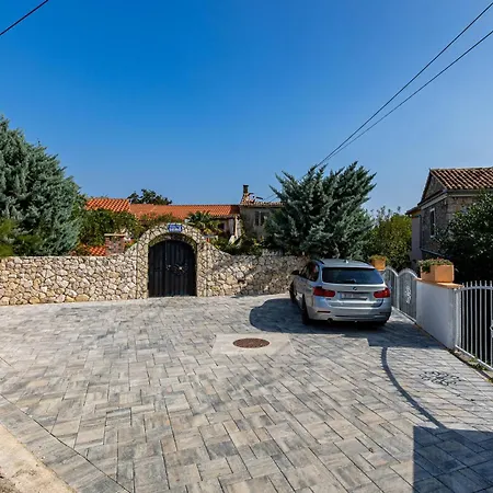 Lovely In With Heated Swimming Pool Semesterbostad *