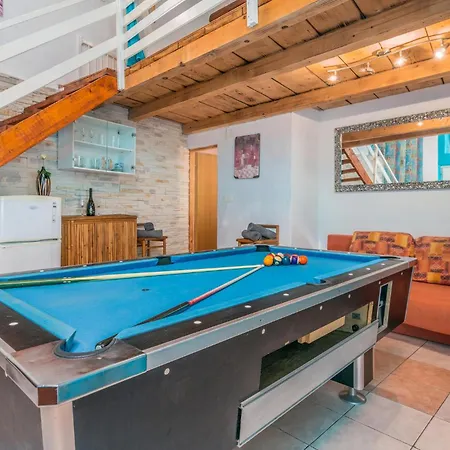 Lovely In With Heated Swimming Pool *